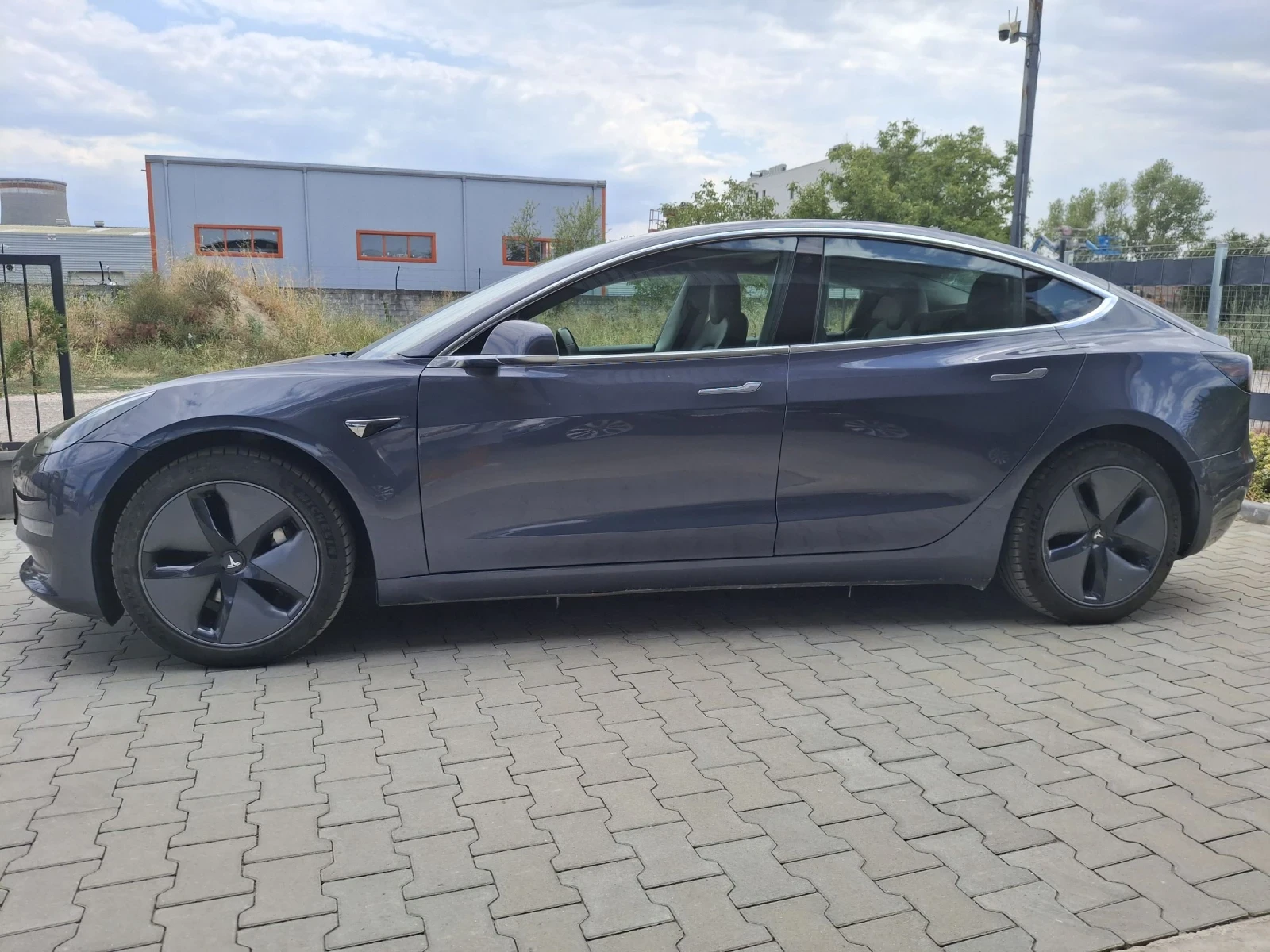 Tesla Model 3 AWD * * LongRange 80kw DualMotor Гаранция  - изображение 4