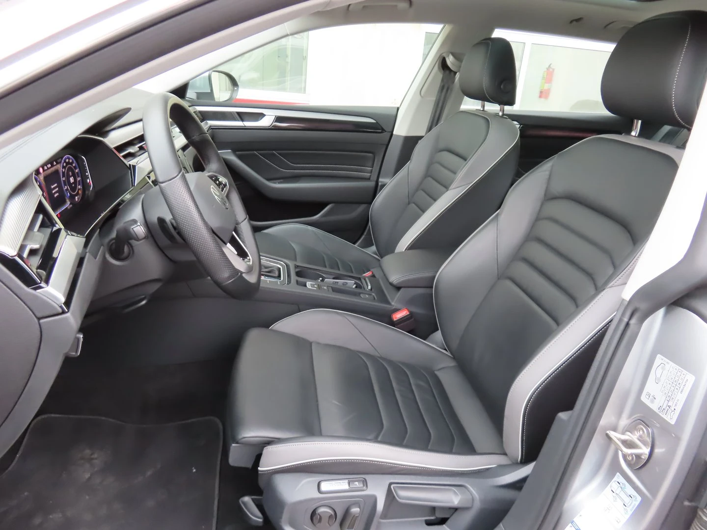 VW Arteon Elegance 2.0 TDI SCR DSG - изображение 9