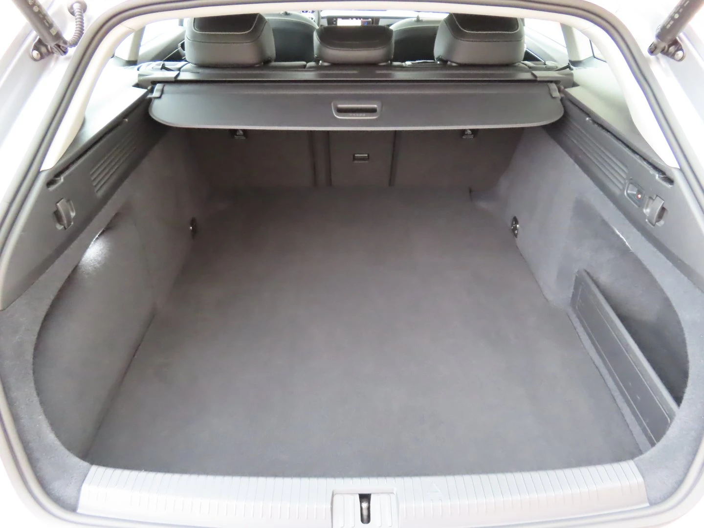 VW Arteon Elegance 2.0 TDI SCR DSG - изображение 4