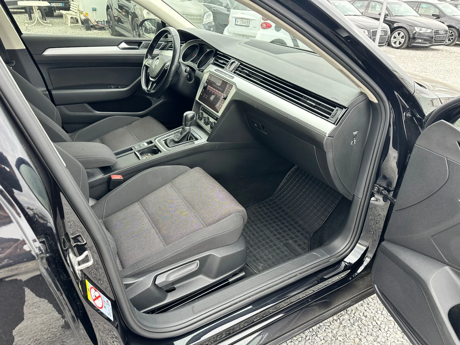 VW Passat 2.0 TDI, снимка 11 - Автомобили и джипове - 53888544