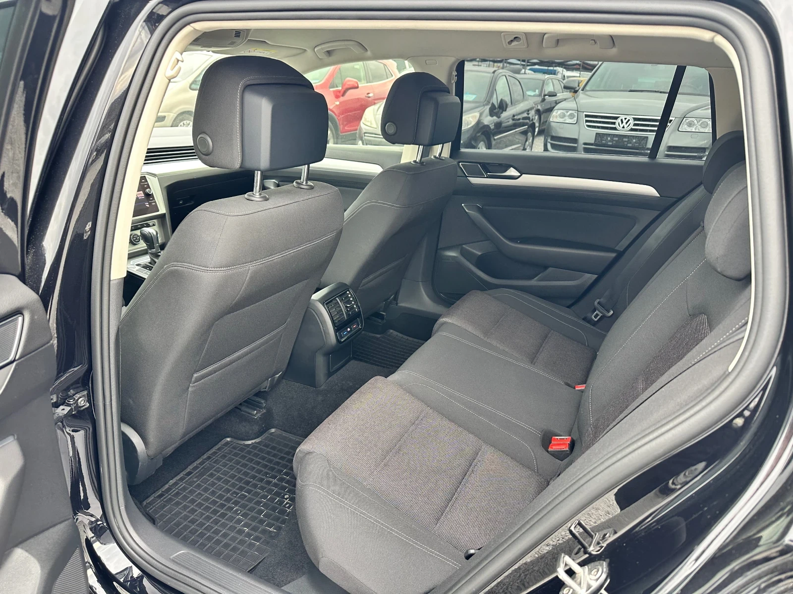 VW Passat 2.0 TDI, снимка 12 - Автомобили и джипове - 53888544