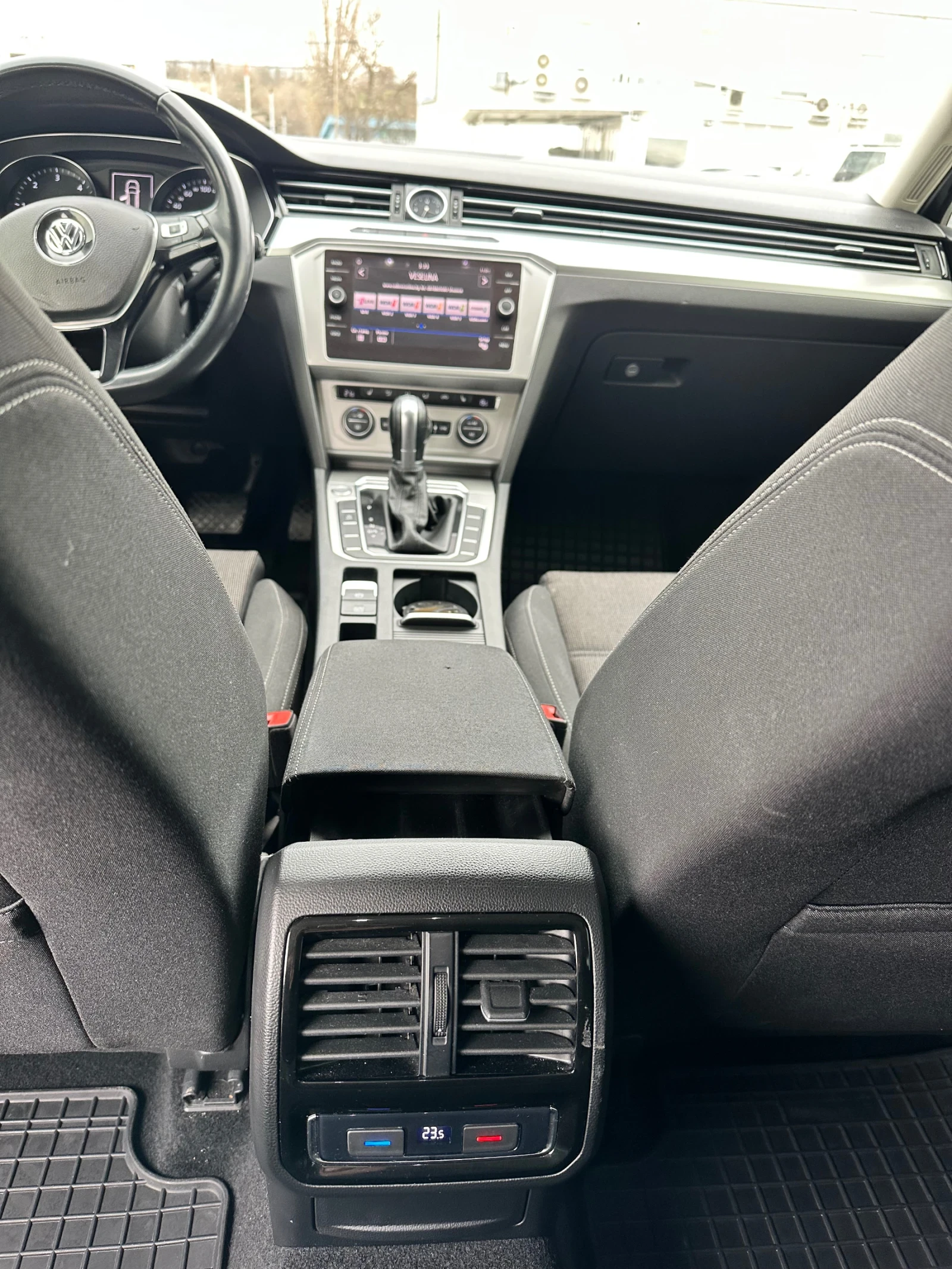 VW Passat 2.0 TDI, снимка 17 - Автомобили и джипове - 53888544