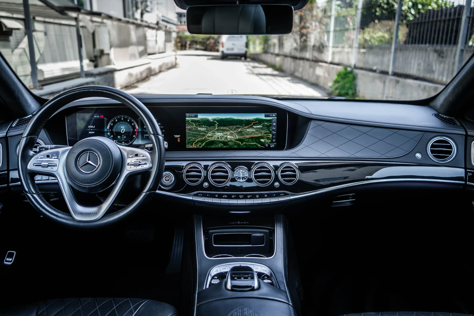 Mercedes-Benz Maybach S560 4MATIC, снимка 14 - Автомобили и джипове - 54416638