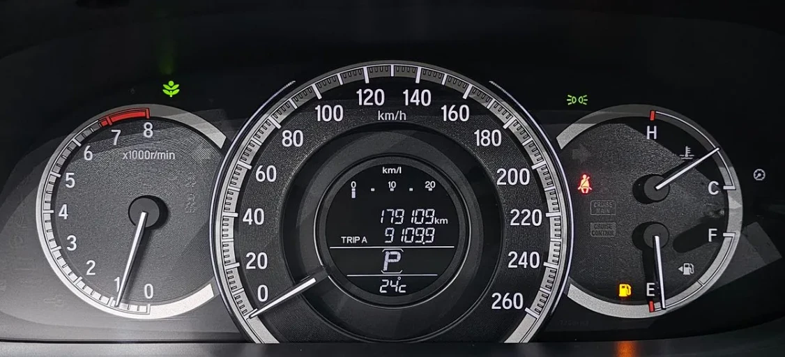Honda Accord 2.4 бензин! Автоматик! Екзекютив!, снимка 5 - Автомобили и джипове - 54802464