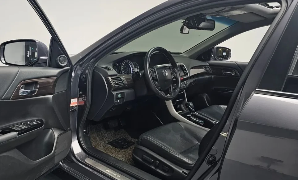 Honda Accord 2.4 бензин! Автоматик! Екзекютив!, снимка 3 - Автомобили и джипове - 54802464