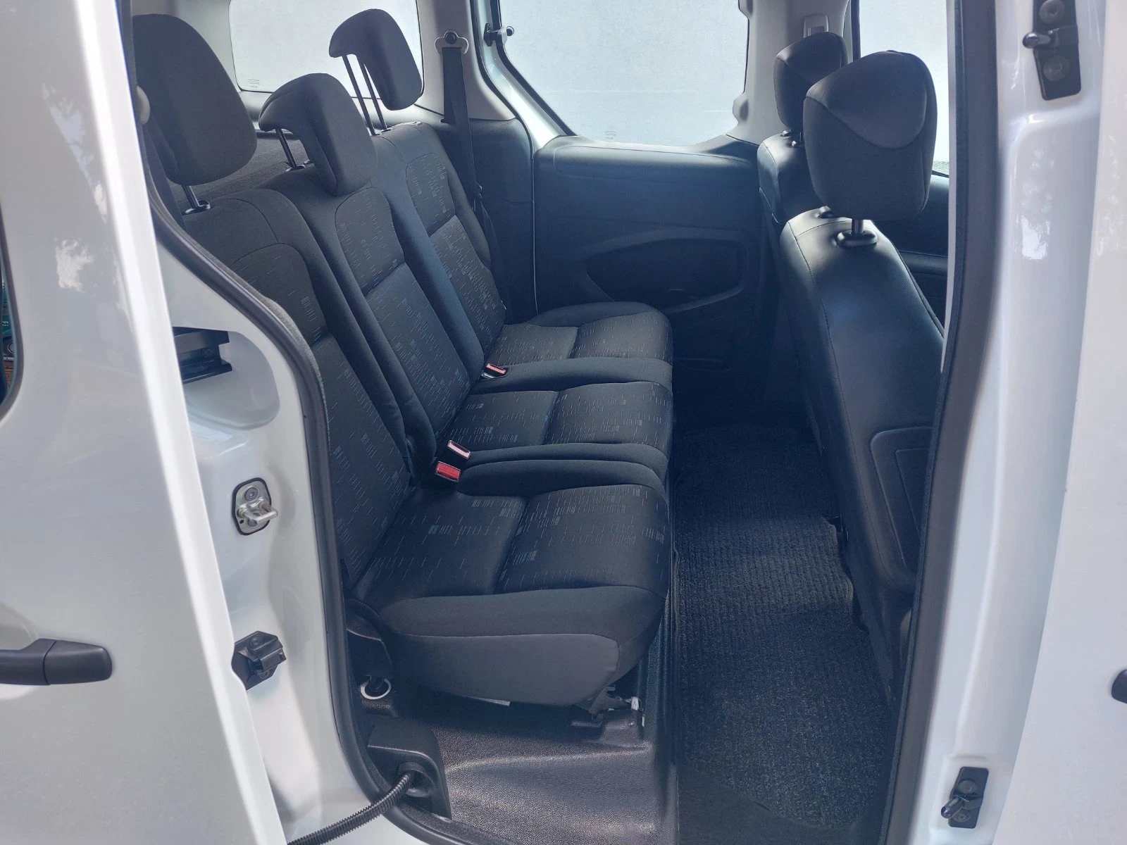 Citroen Berlingo 1.6i, снимка 14 - Автомобили и джипове - 54835079