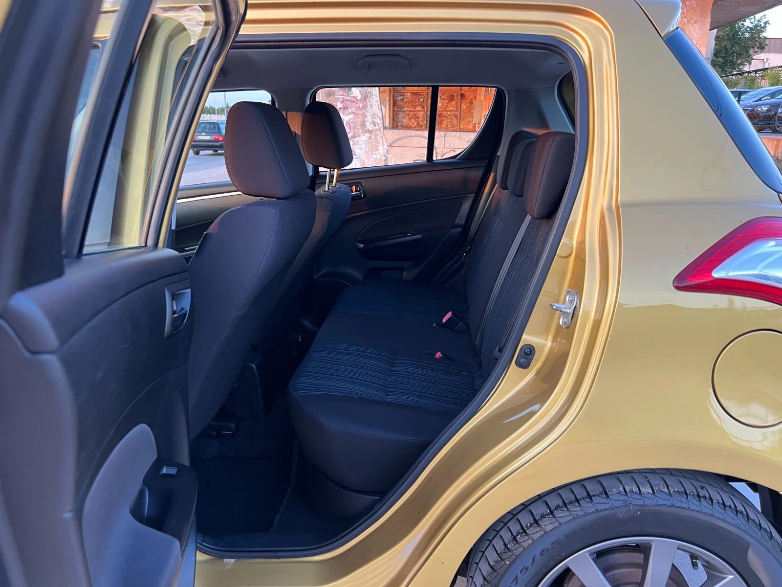 Suzuki Swift 1.2i-94к.с, снимка 13 - Автомобили и джипове - 55012133