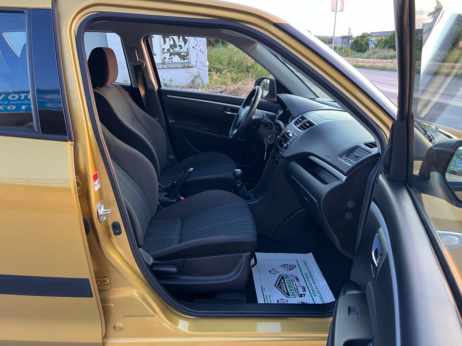 Suzuki Swift 1.2i-94к.с, снимка 12 - Автомобили и джипове - 55012133