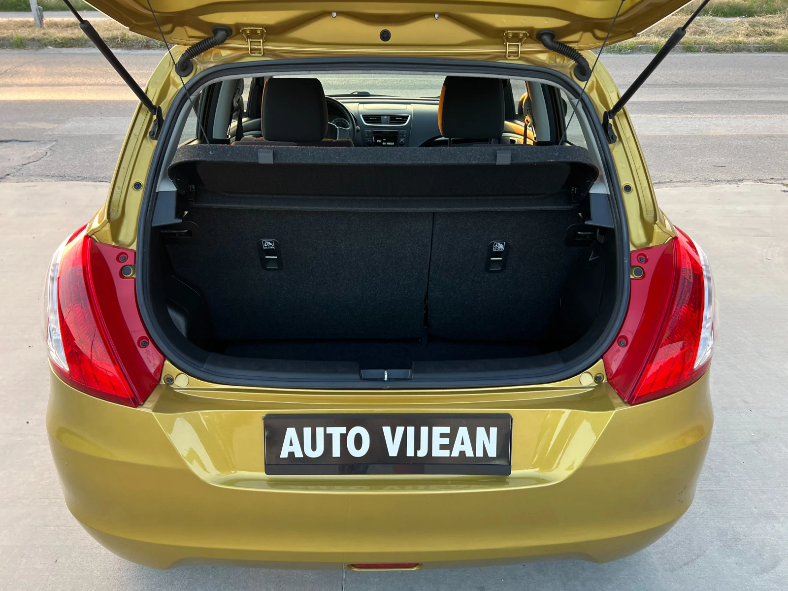 Suzuki Swift 1.2i-94к.с, снимка 14 - Автомобили и джипове - 55012133
