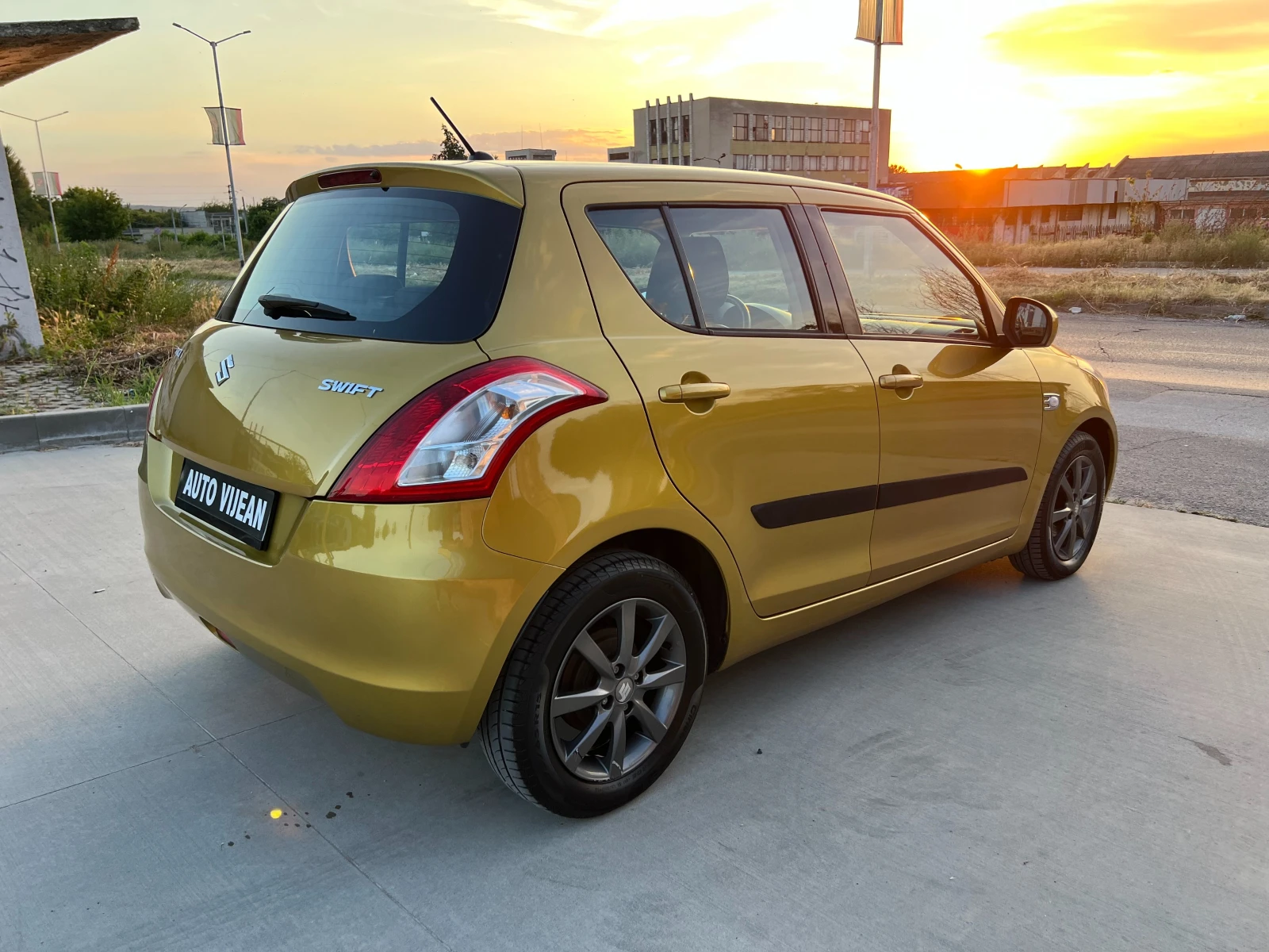 Suzuki Swift 1.2i-94к.с, снимка 4 - Автомобили и джипове - 55012133