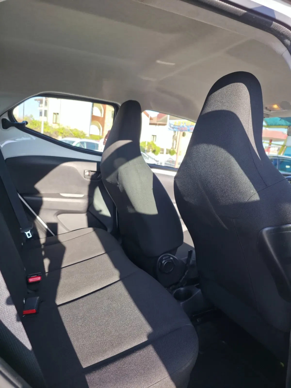 Toyota Aygo 1.0 VVT-i бензин, снимка 6 - Автомобили и джипове - 55038293