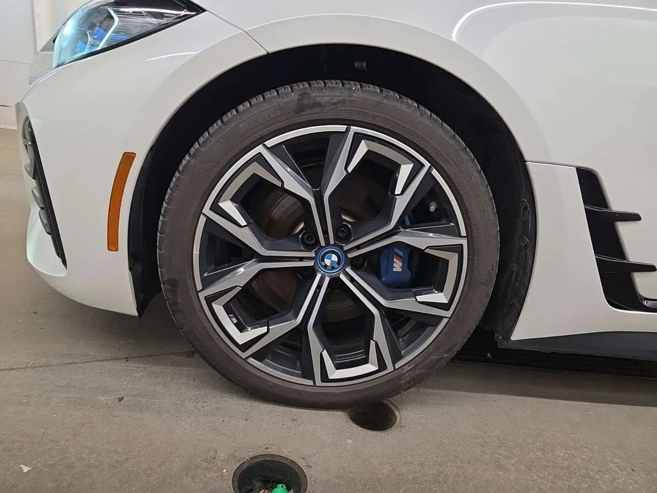 BMW i4  EDRIVE40 | WHITE | RWD | PANO | 2 �����  | Mobile.bg � ����������� 6
