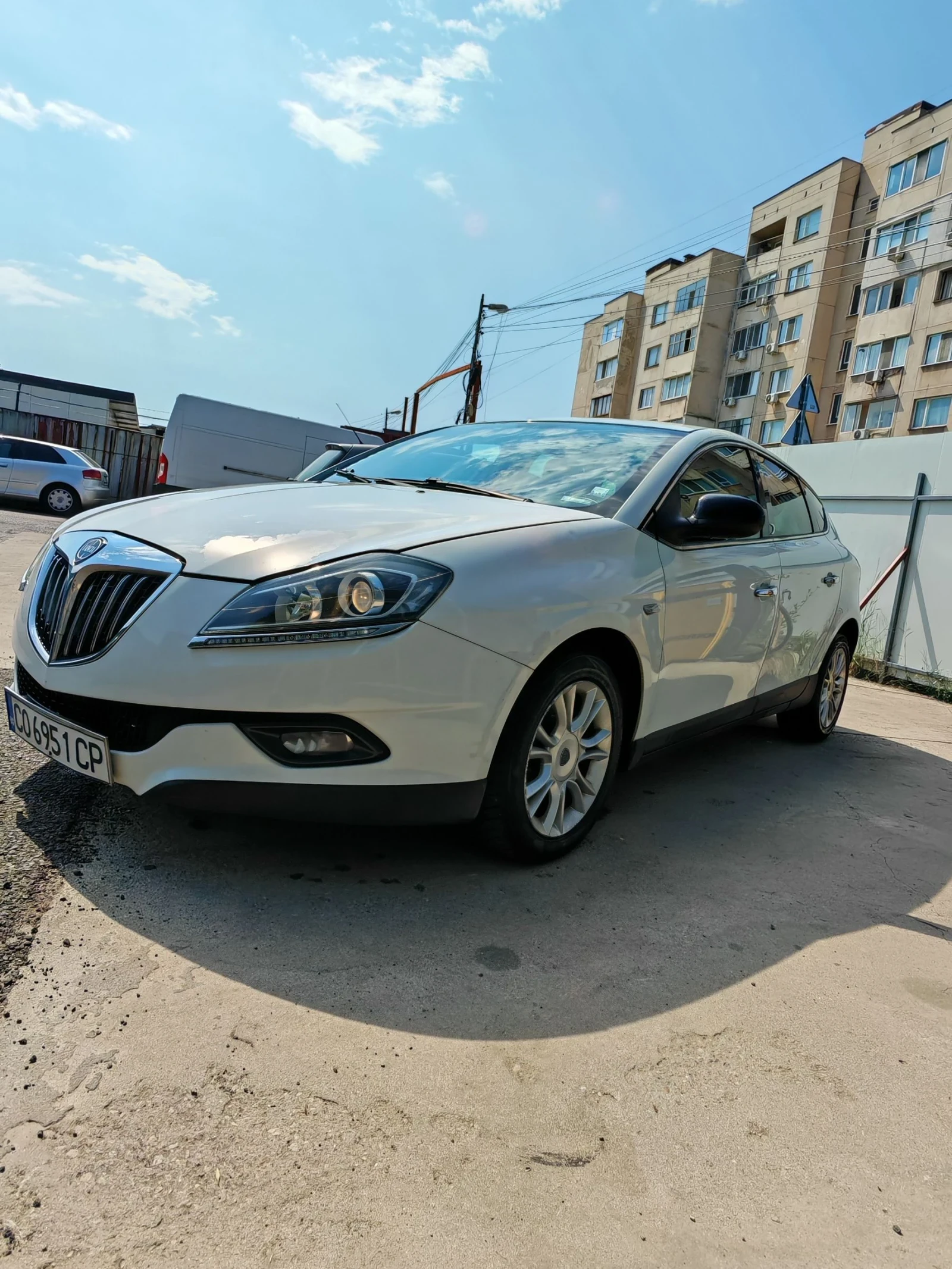Lancia Delta 1.6 MultyJet 26V, снимка 2 - Автомобили и джипове - 55120170