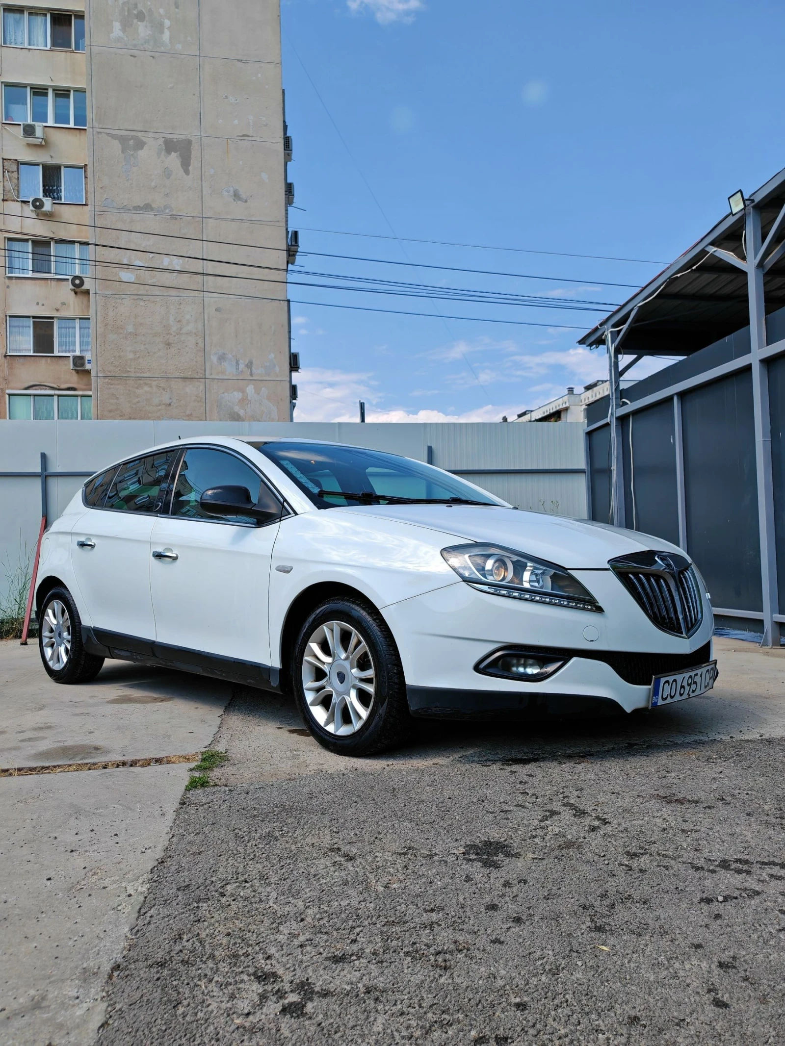 Lancia Delta 1.6 MultyJet 26V, снимка 8 - Автомобили и джипове - 55120170