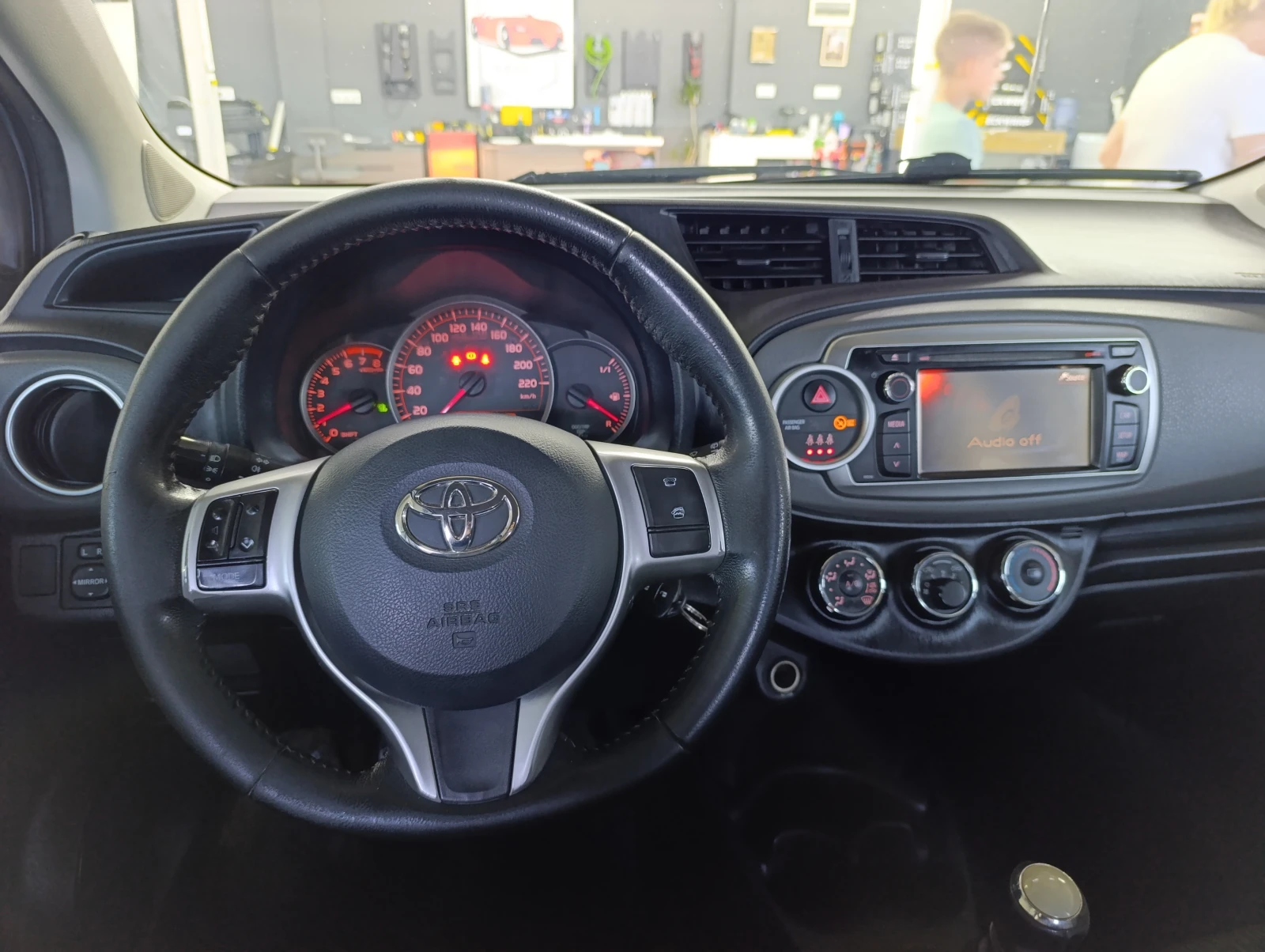 Toyota Yaris 1.33 99к.с., снимка 13 - Автомобили и джипове - 55206608