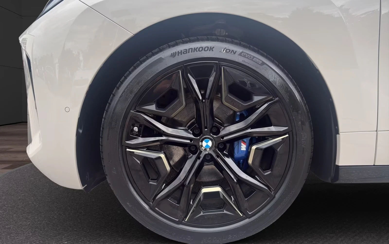 BMW iX xDrive45/ FACELIFT/ M SPORT/ ICONIC GLOW/ H&K/ 360, снимка 7 - Автомобили и джипове - 55540030