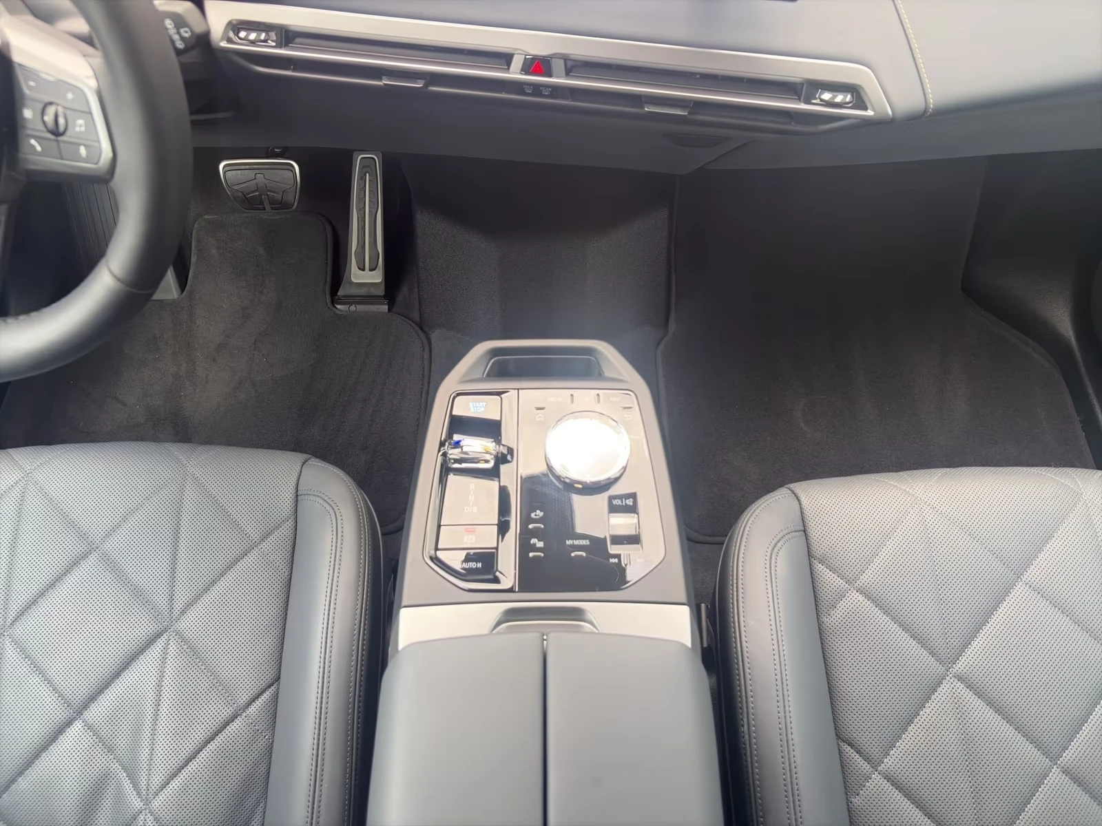 BMW iX xDrive45/ FACELIFT/ M SPORT/ ICONIC GLOW/ H&K/ 360, снимка 14 - Автомобили и джипове - 55540030