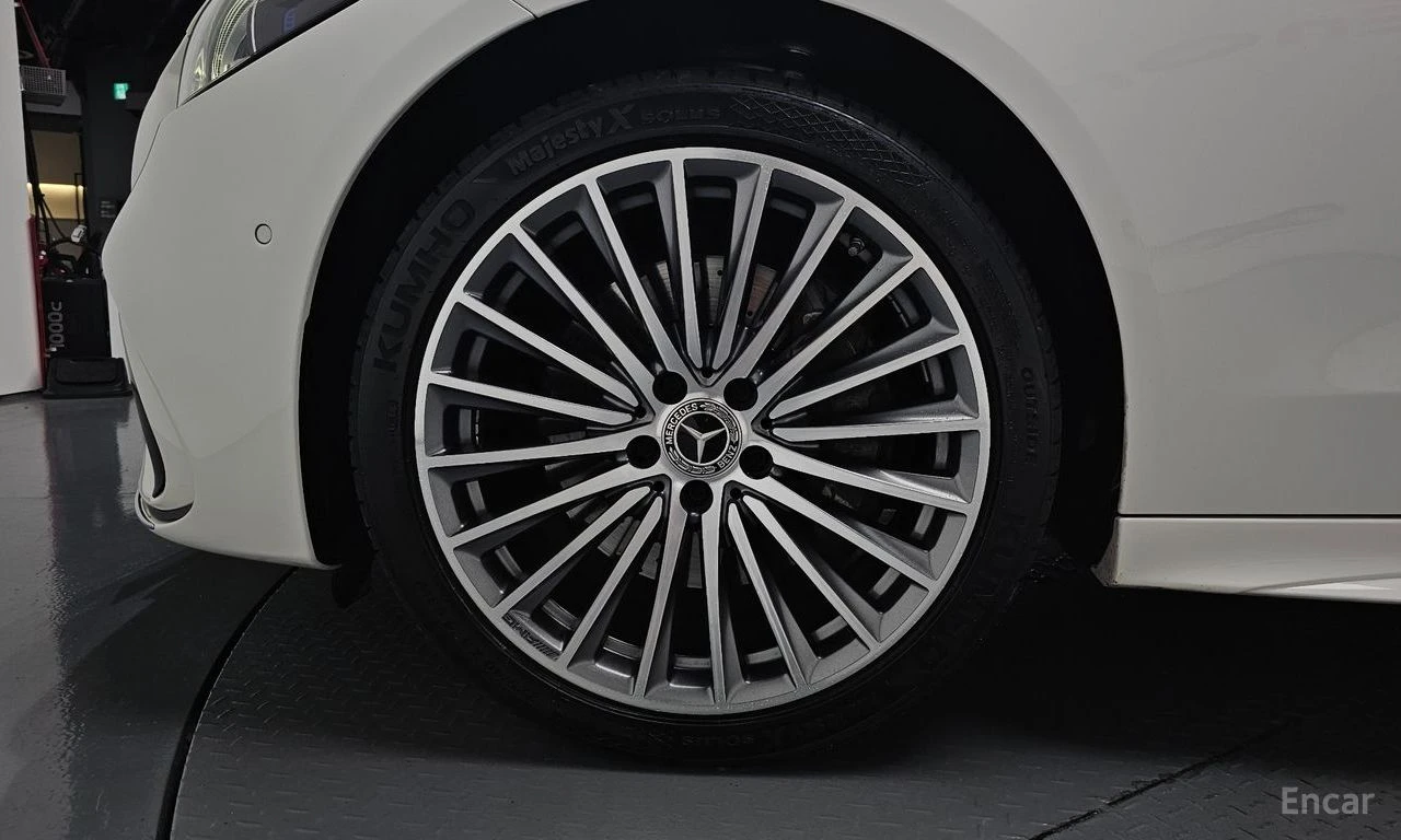 Mercedes-Benz C 300 AMG* LINE* BURMESTER* ОБДУХВАНЕ* ДИСТРОНИК* ХЕДЪП*, снимка 5 - Автомобили и джипове - 56113018
