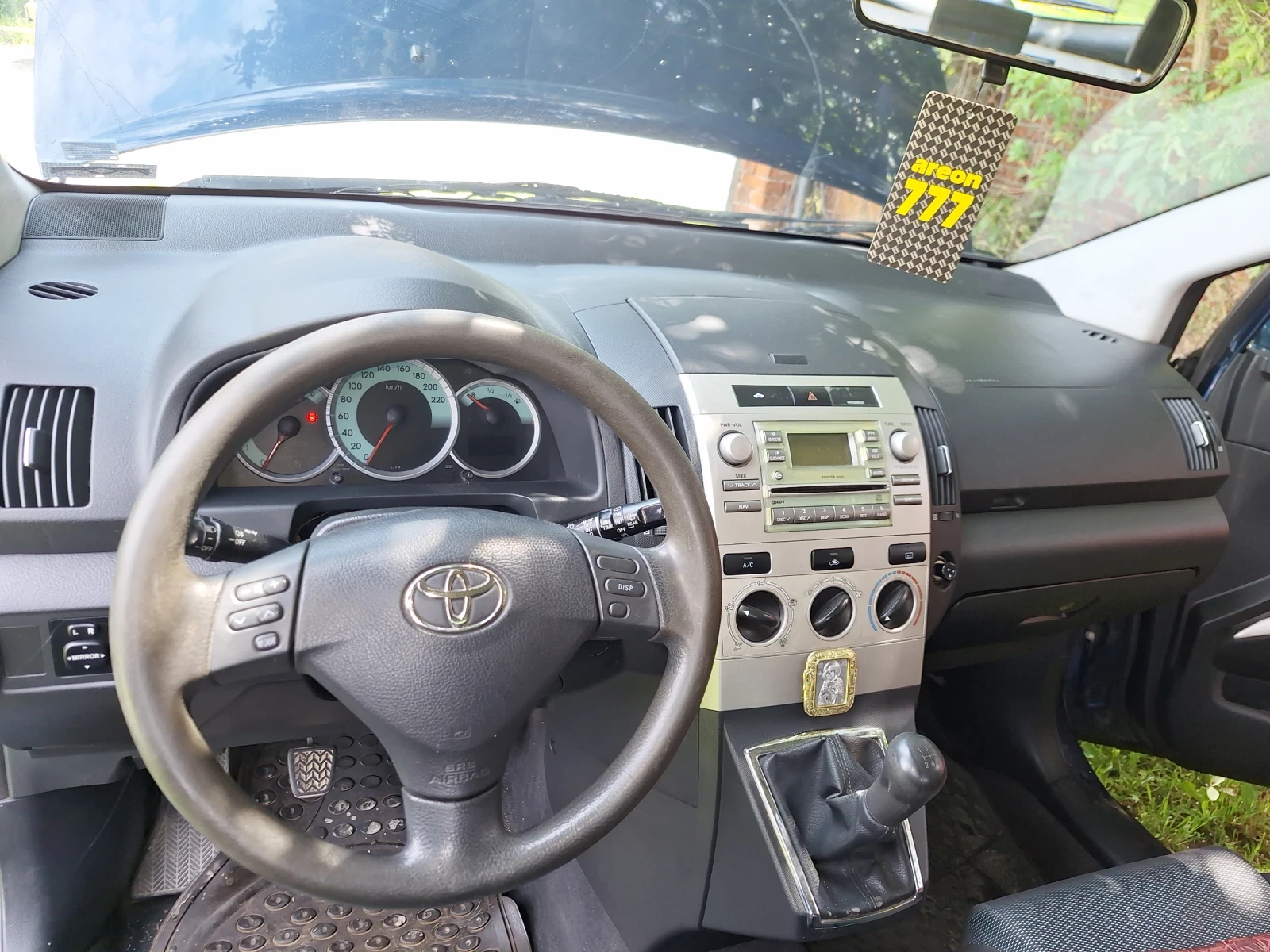 Toyota Corolla verso, снимка 9 - Автомобили и джипове - 56260812