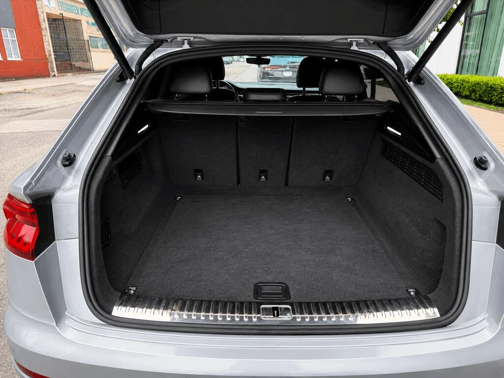 Audi Q8 TECHNIK 55 TFSI| BANG&OLUFSEN| MATRIX| S LINE| ПАН, снимка 11 - Автомобили и джипове - 55277479