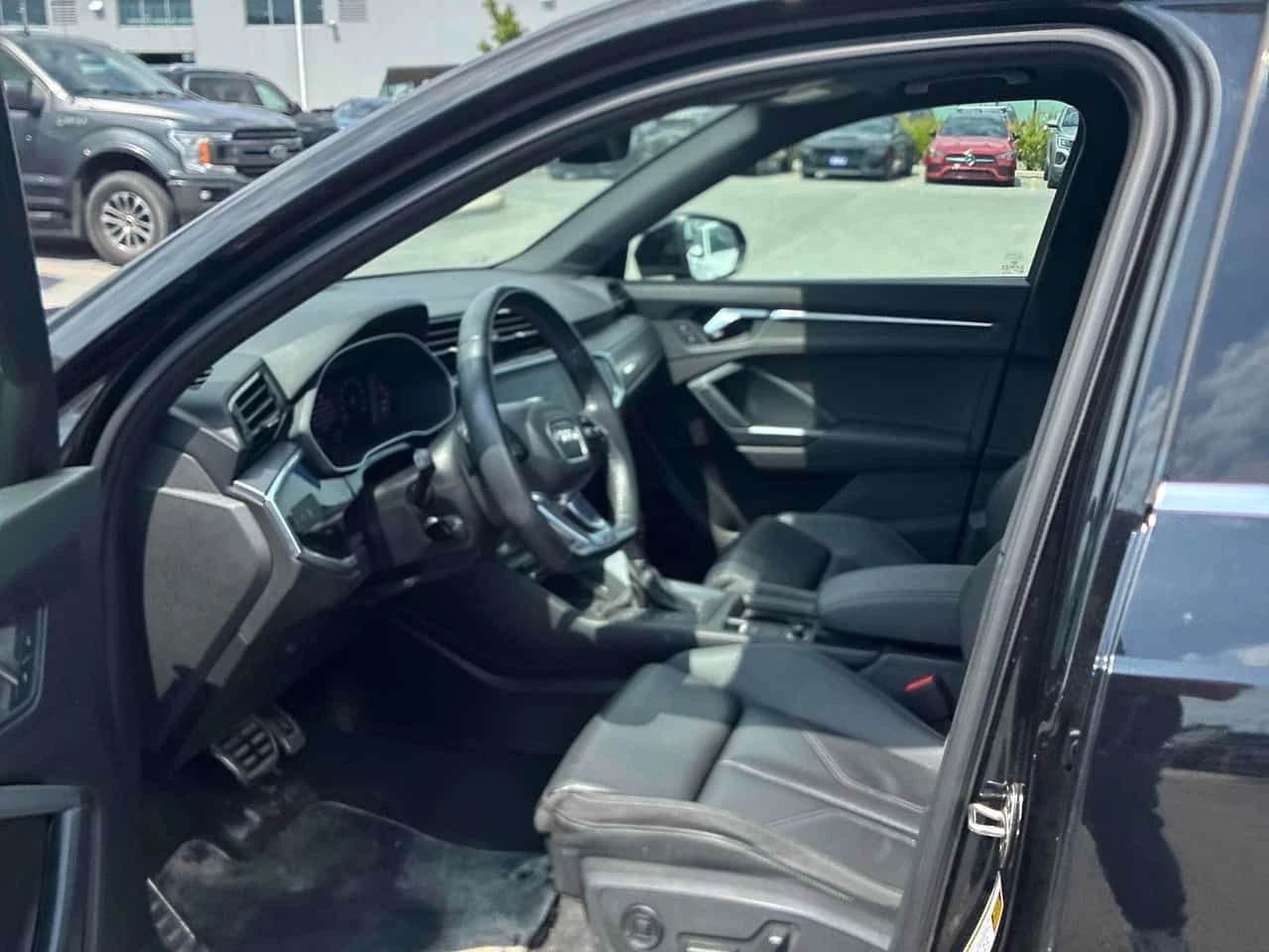 Audi Q3 * Progressiv * АВТОКРЕДИТ* CARFAX* , снимка 5 - Автомобили и джипове - 55579080