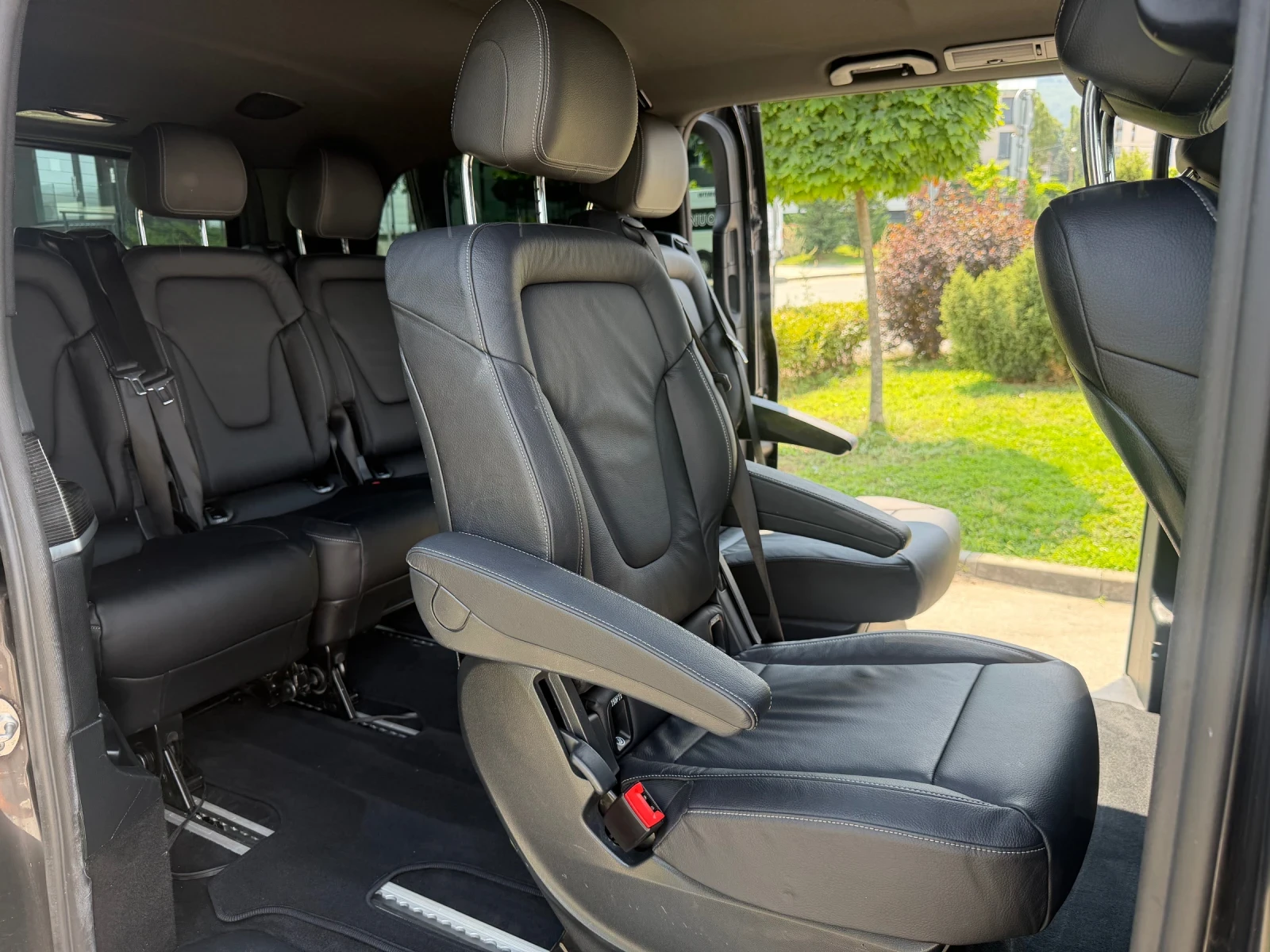 Mercedes-Benz EQV, снимка 12 - Автомобили и джипове - 55661508