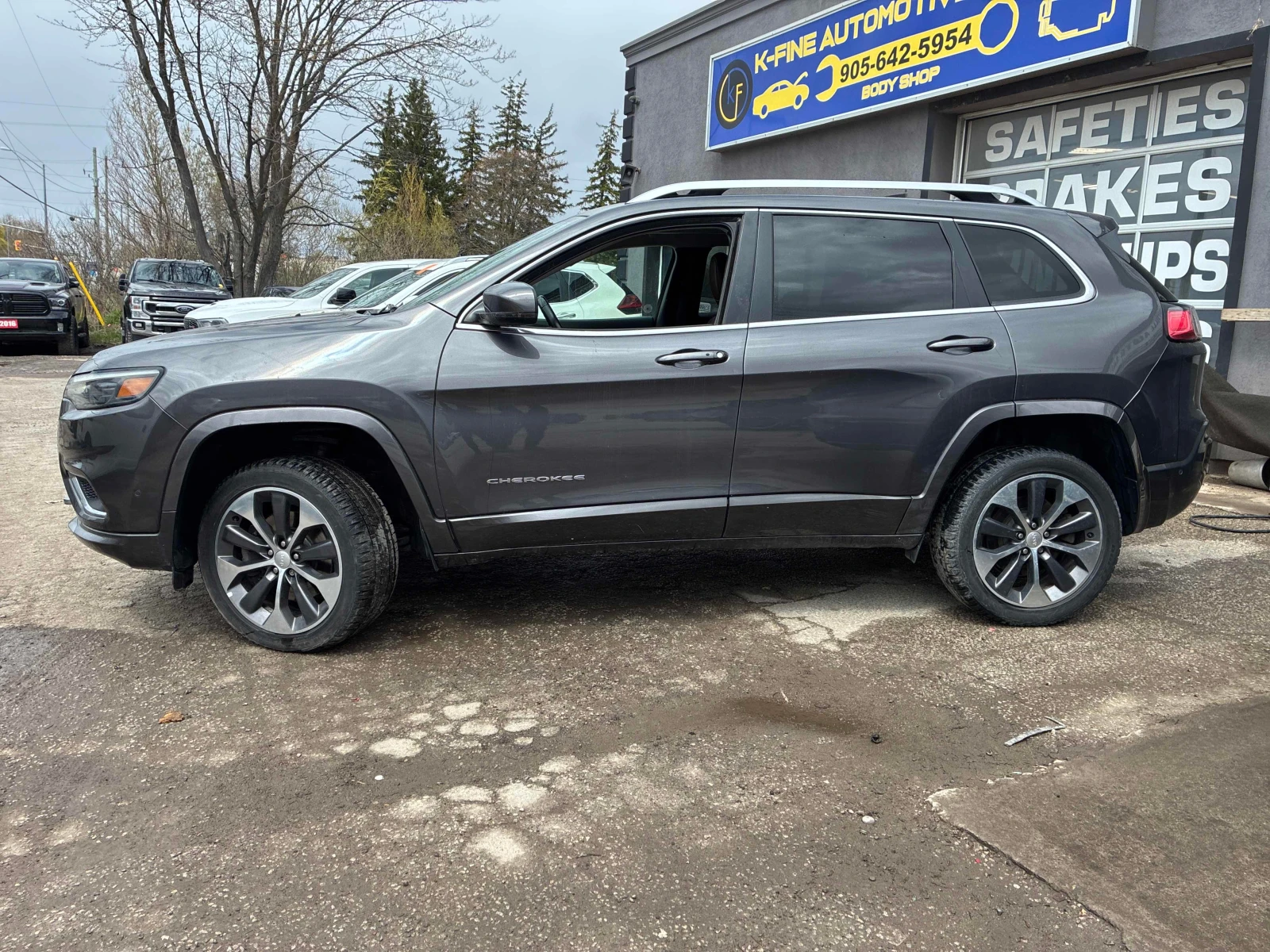 Jeep Cherokee * Overland * CARFAX * ОПЦИЯ ЗА ФИНАНСИРАНЕ , снимка 2 - Автомобили и джипове - 55884689