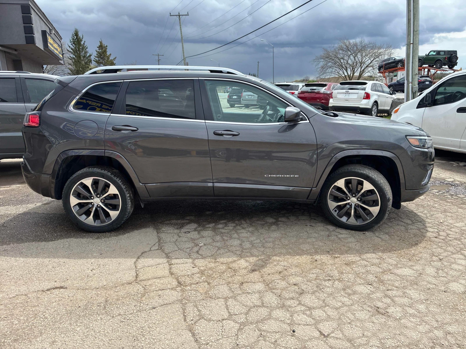 Jeep Cherokee * Overland * CARFAX * ОПЦИЯ ЗА ФИНАНСИРАНЕ , снимка 3 - Автомобили и джипове - 55884689
