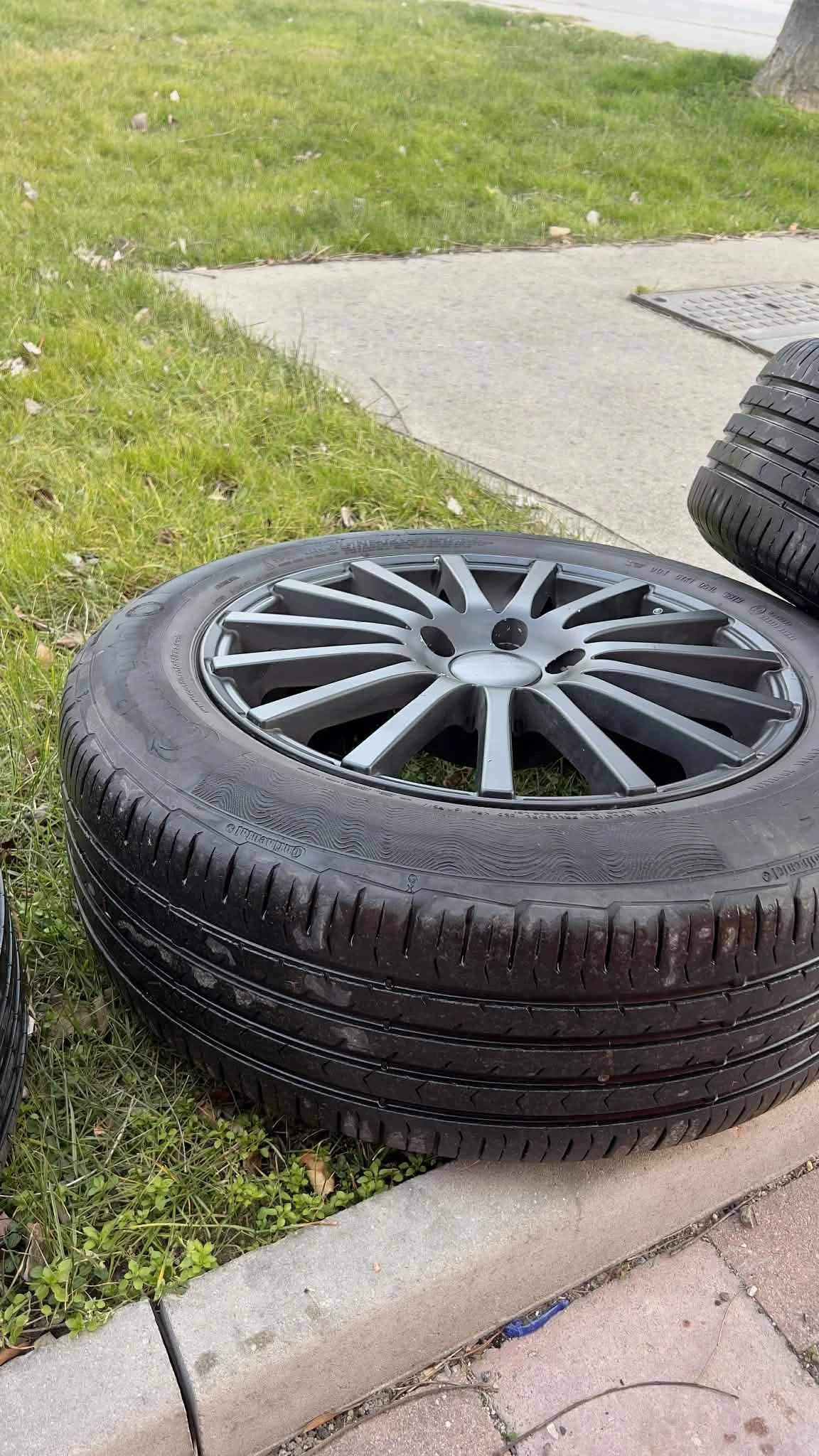 ���� � ������ 215/60R17 | Mobile.bg � ����������� 4