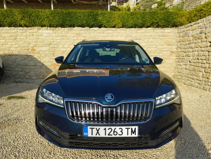 Skoda Superb 2.0 TDI Executive, снимка 1 - Автомобили и джипове - 46711457