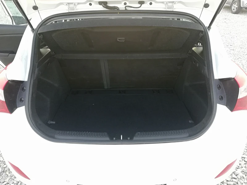 Hyundai I30 1.6CRDI kli 110ks, снимка 12 - Автомобили и джипове - 50285139