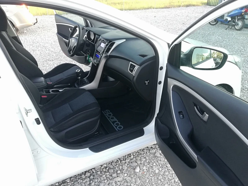 Hyundai I30 1.6CRDI kli 110ks, снимка 9 - Автомобили и джипове - 50285139