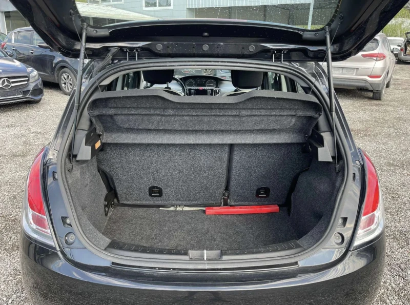 Lancia Ypsilon 1.3MJT-95к.с-EURO 6B, снимка 14 - Автомобили и джипове - 50260877