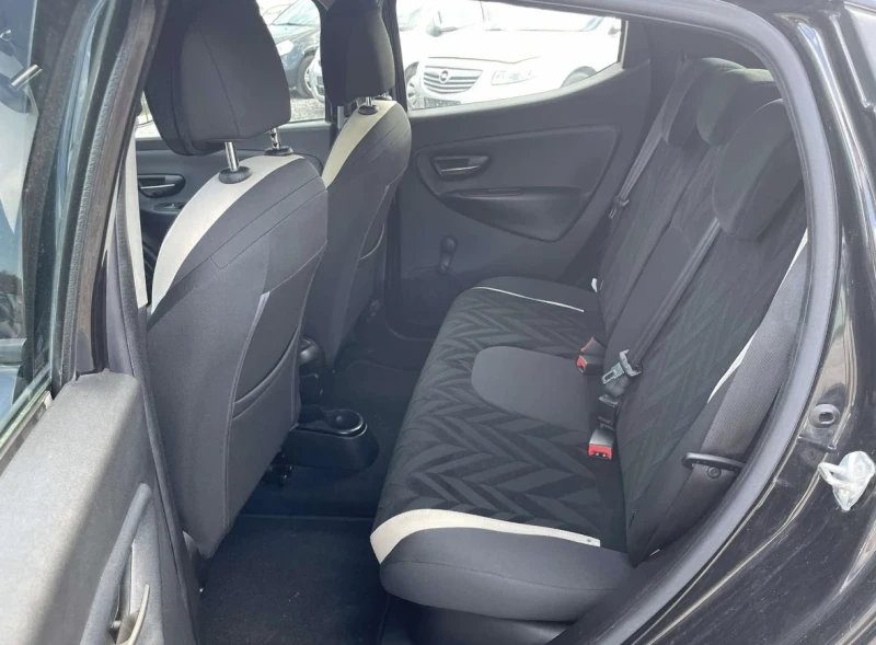 Lancia Ypsilon 1.3MJT-95к.с-EURO 6B, снимка 12 - Автомобили и джипове - 50260877