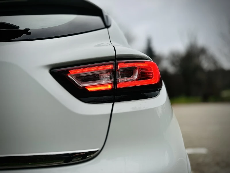 Renault Clio Moschino Design!, снимка 6 - Автомобили и джипове - 52778359