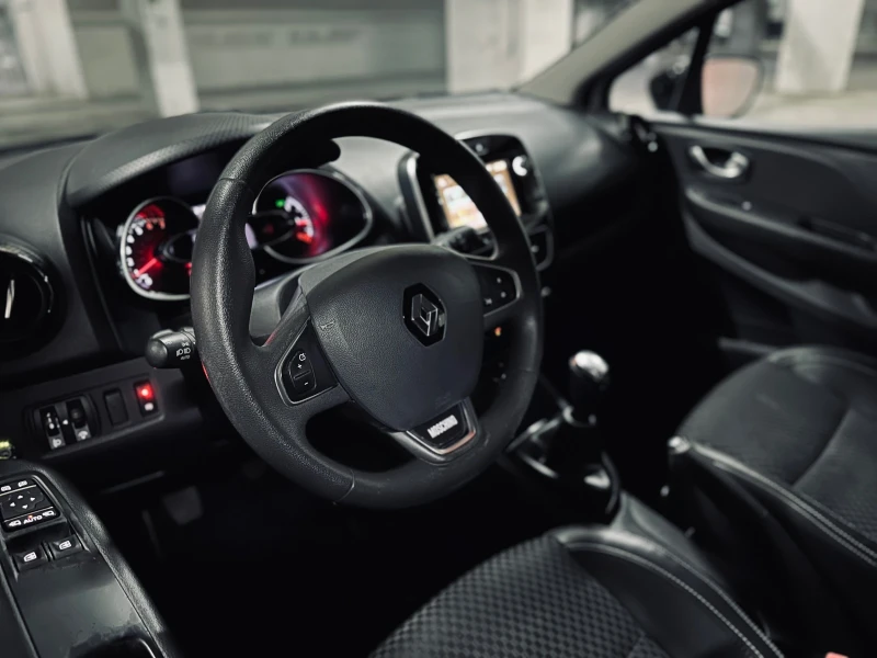 Renault Clio Full LED; Camera; Moschino Design!, снимка 9 - Автомобили и джипове - 52861811