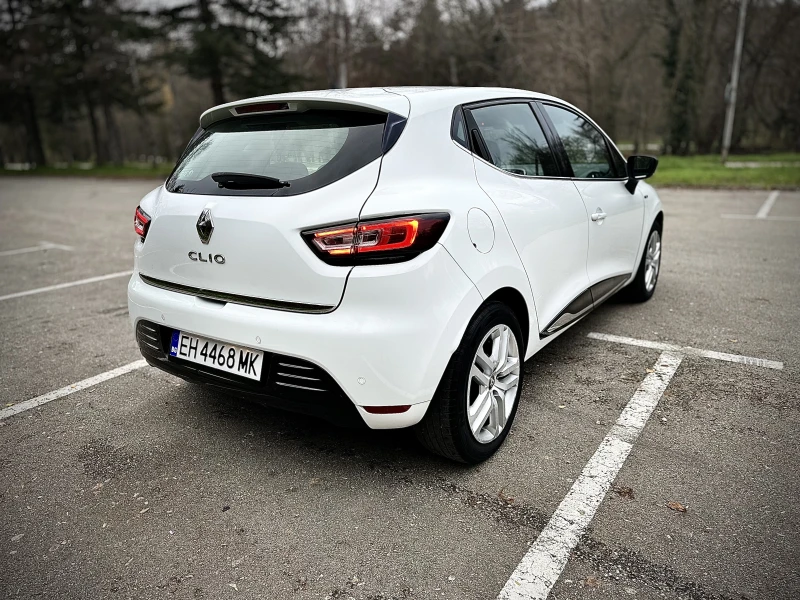 Renault Clio Moschino Design!, снимка 4 - Автомобили и джипове - 52778359