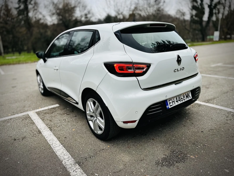 Renault Clio Moschino Design!, снимка 3 - Автомобили и джипове - 52778359