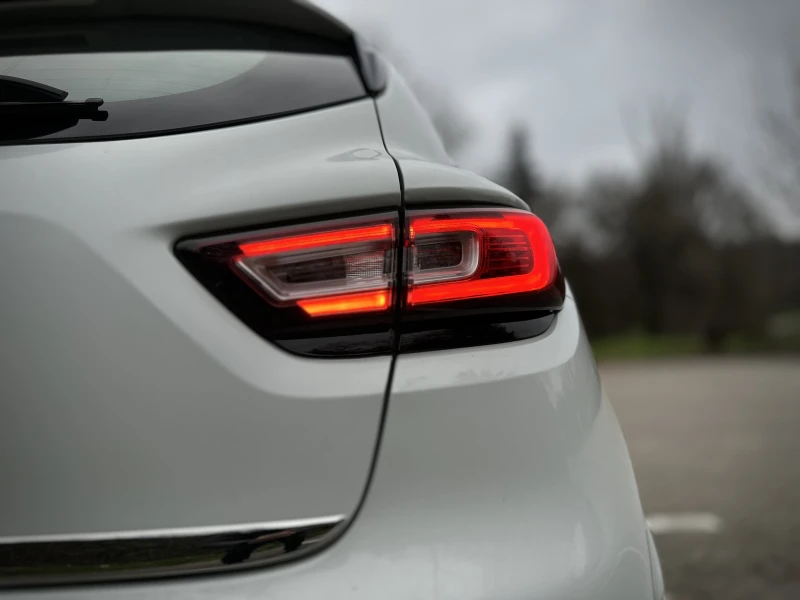 Renault Clio 0.9 TCE Moschino Design!, снимка 8 - Автомобили и джипове - 52778359