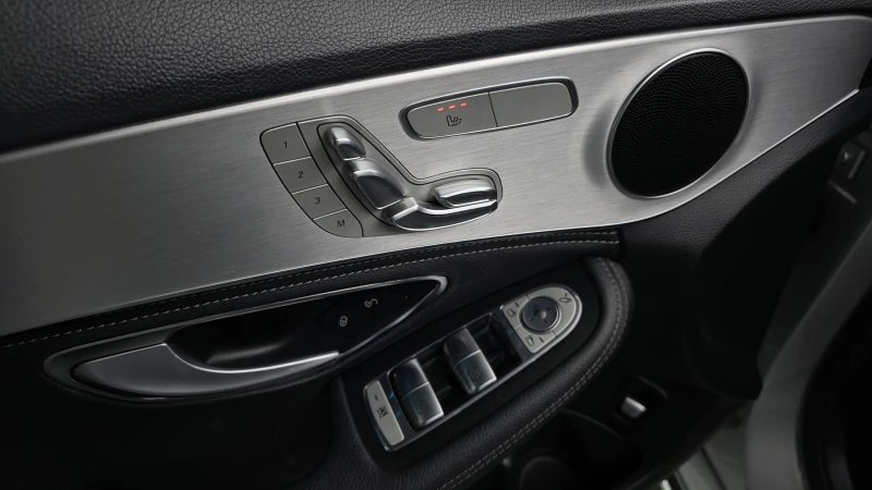 Mercedes-Benz C 220 AVANTGARDE / Пълна сервизна история!!!, снимка 12 - Автомобили и джипове - 52991781