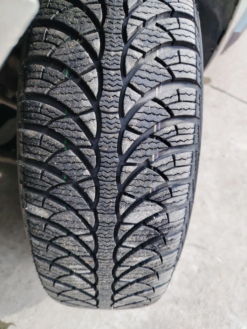 Dacia Lodgy 1.5 DCI, снимка 6 - Автомобили и джипове - 53387353