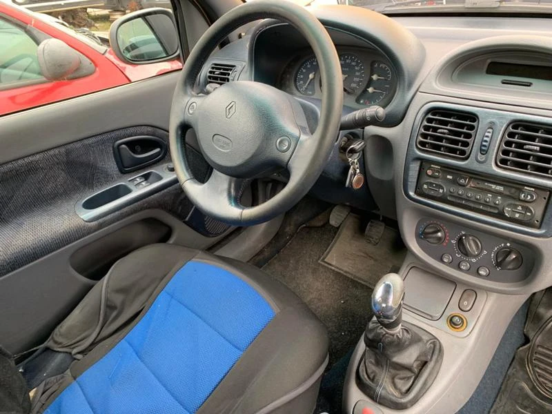 Renault Clio 1.4 16v, снимка 4 - Автомобили и джипове - 36691893