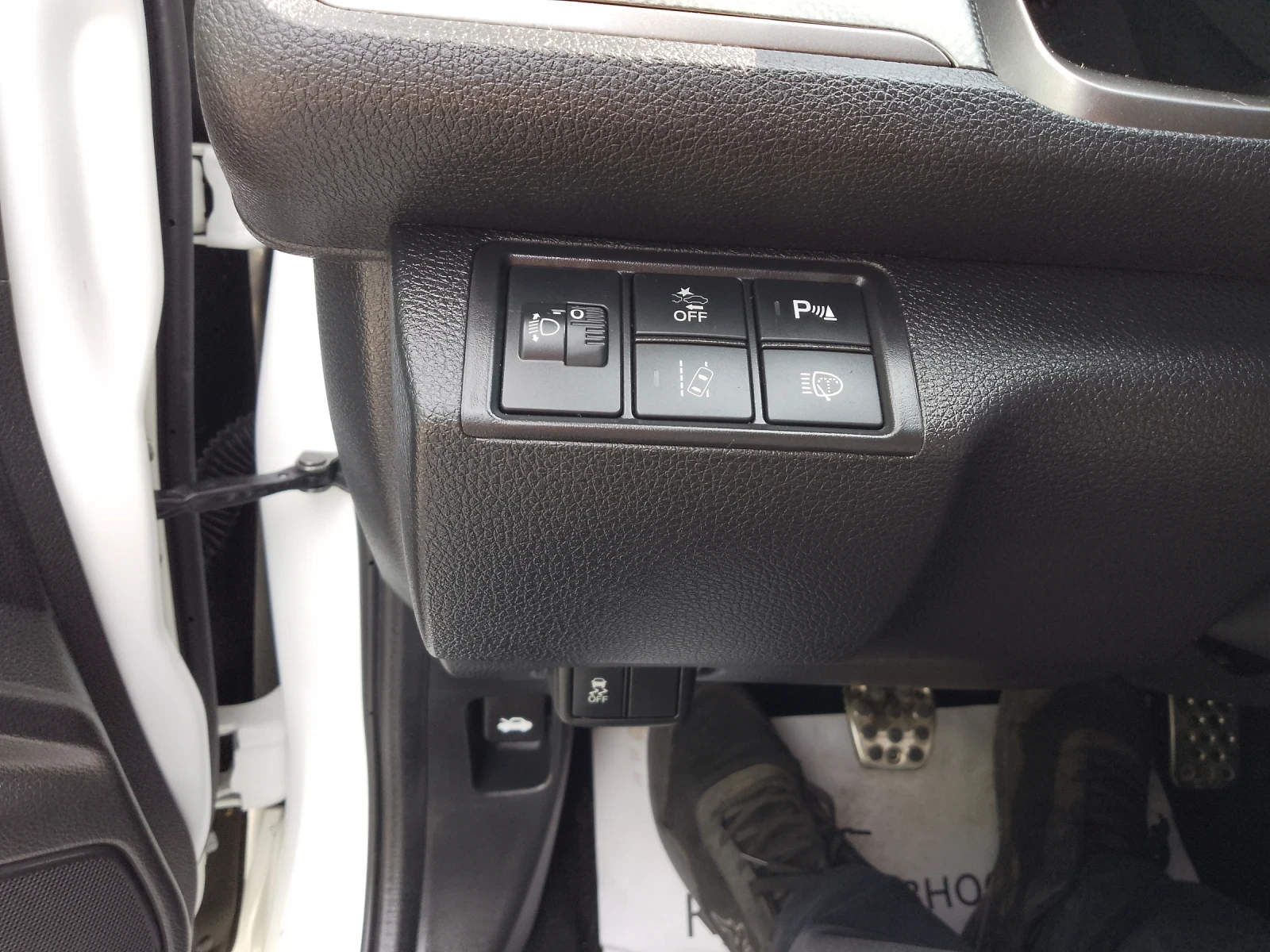 Honda Civic 1.6 i-DTEC/SPORT/БЯЛА ПЕРЛА - изображение 9