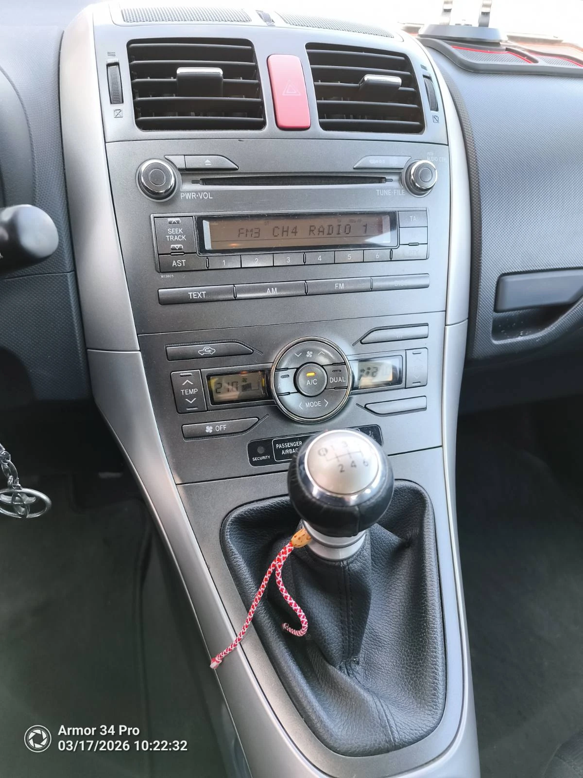 Toyota Auris ДИЗЕЛ, снимка 11 - Автомобили и джипове - 53870064