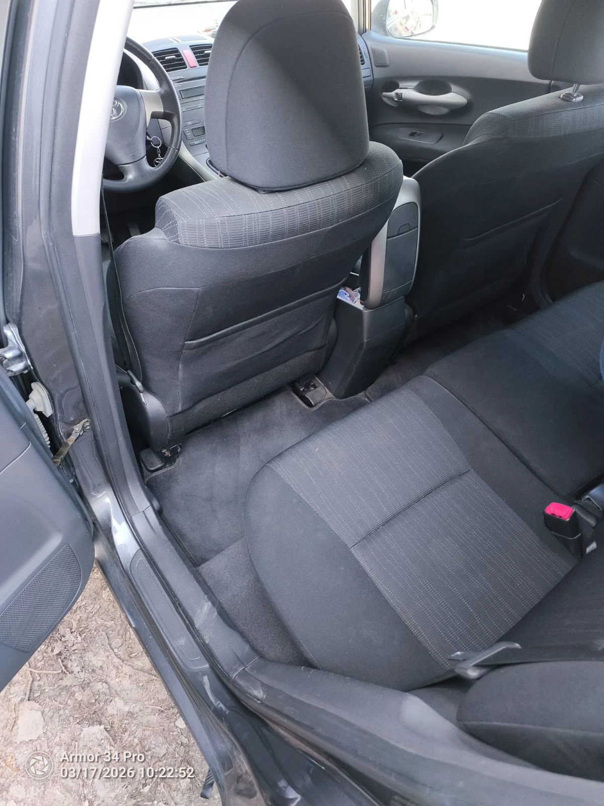 Toyota Auris ДИЗЕЛ, снимка 9 - Автомобили и джипове - 53870064