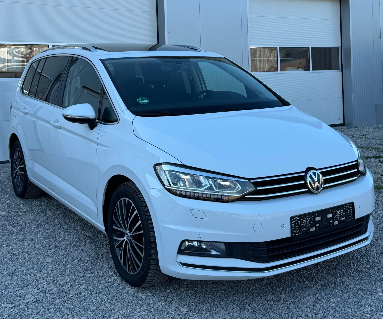 VW Touran FULL ГЕРМАНИЯ , снимка 3 - Автомобили и джипове - 54430799