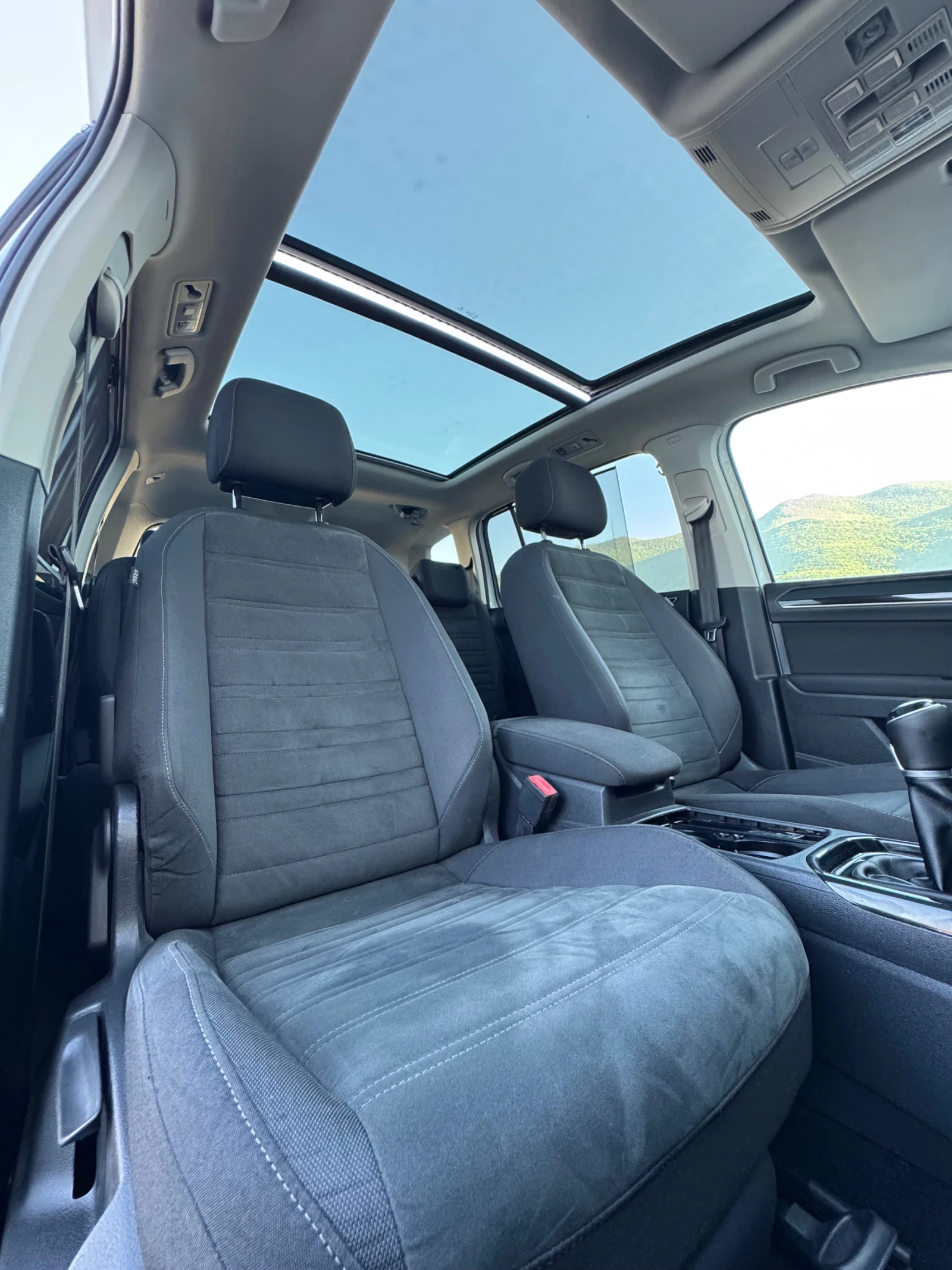 VW Touran FULL ГЕРМАНИЯ , снимка 13 - Автомобили и джипове - 54430799