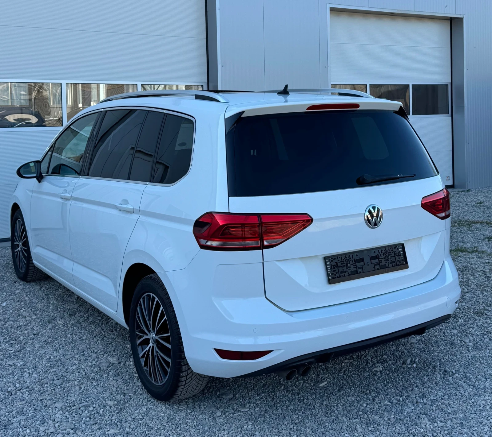 VW Touran FULL ГЕРМАНИЯ , снимка 7 - Автомобили и джипове - 54430799