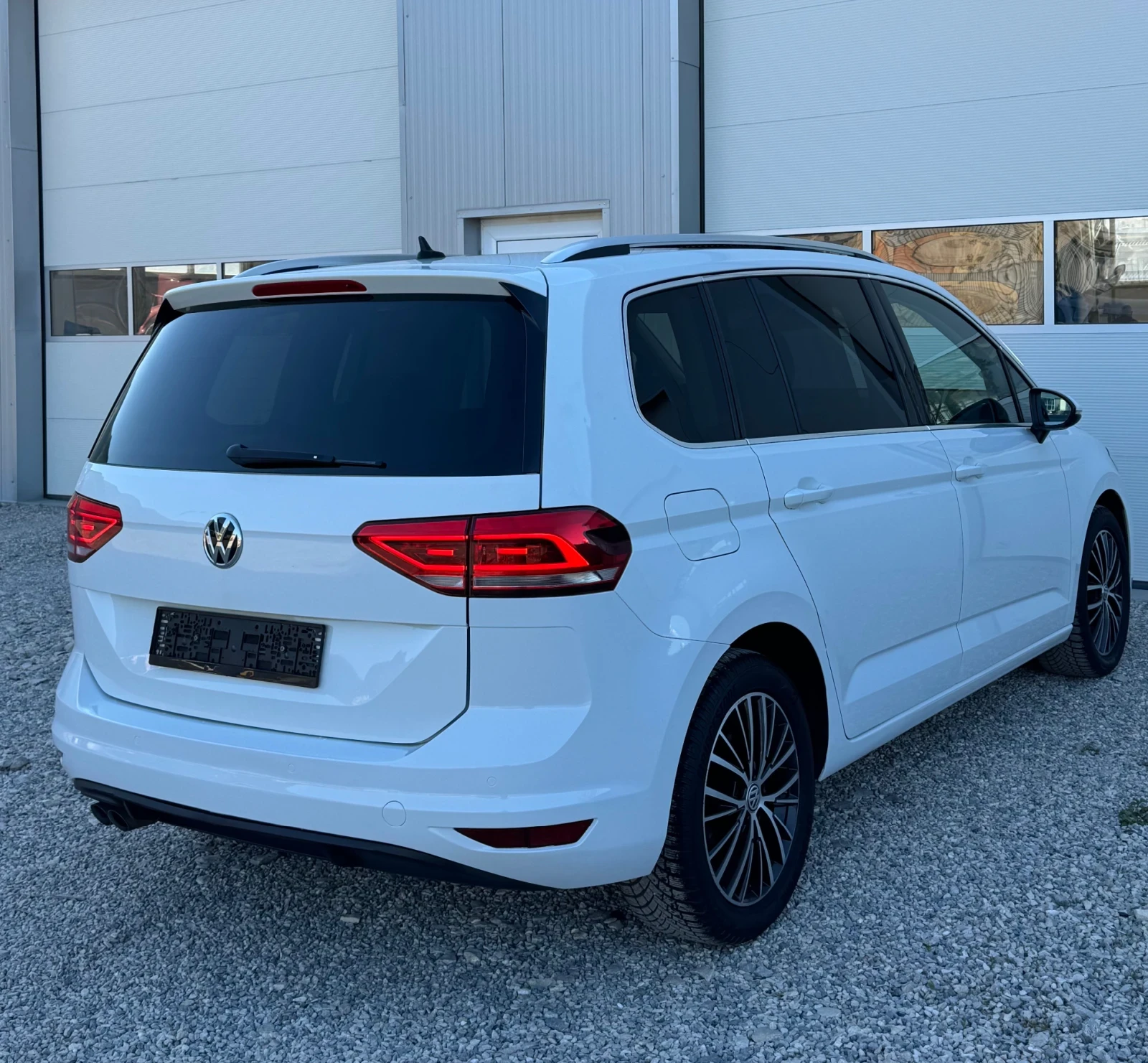 VW Touran FULL ГЕРМАНИЯ , снимка 8 - Автомобили и джипове - 54430799