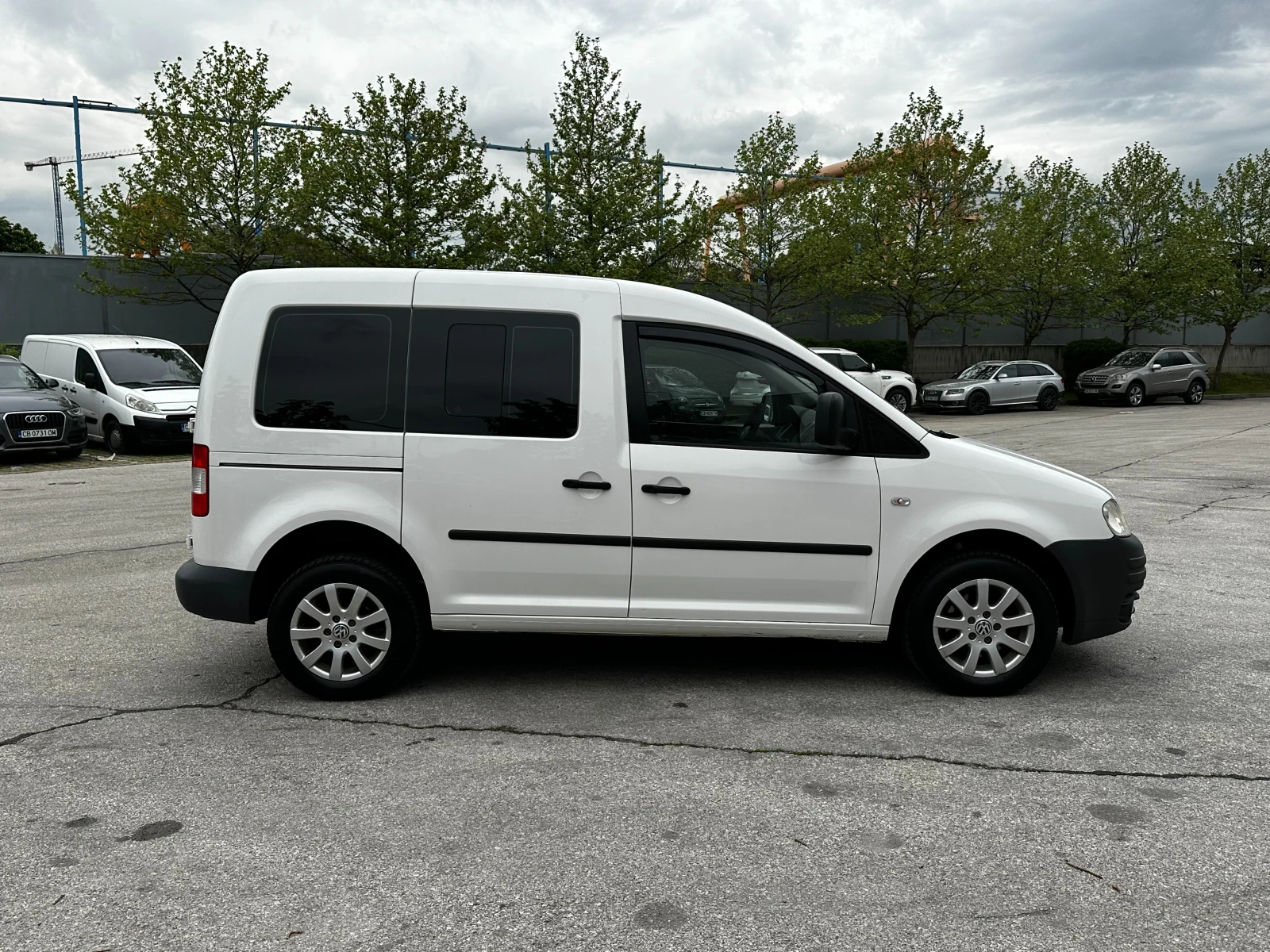 VW Caddy, снимка 5 - Автомобили и джипове - 54509454